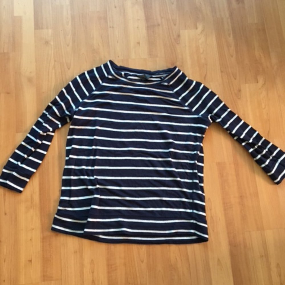 Mix by 41 Hawthorn navy and white striped sweater size large.